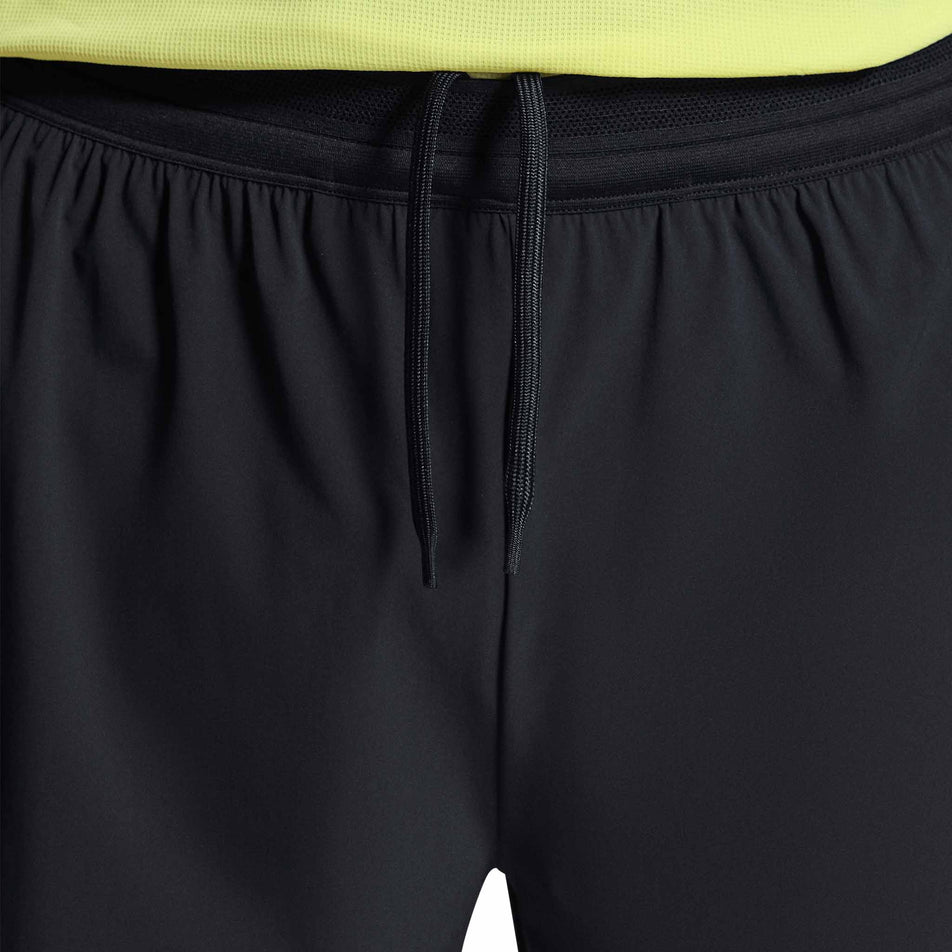 Front view of a model wearing the On Men's 5