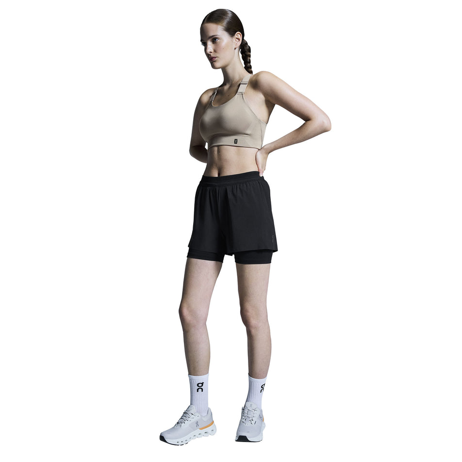 Front view of a model wearing the On Women's 3