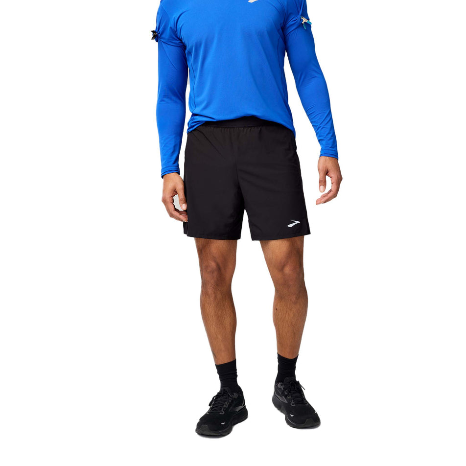 Front view of a model wearing the Brooks Men's Journey 7