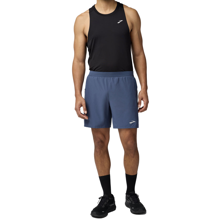 Front view of a model wearing the Brooks Men's Journey 7