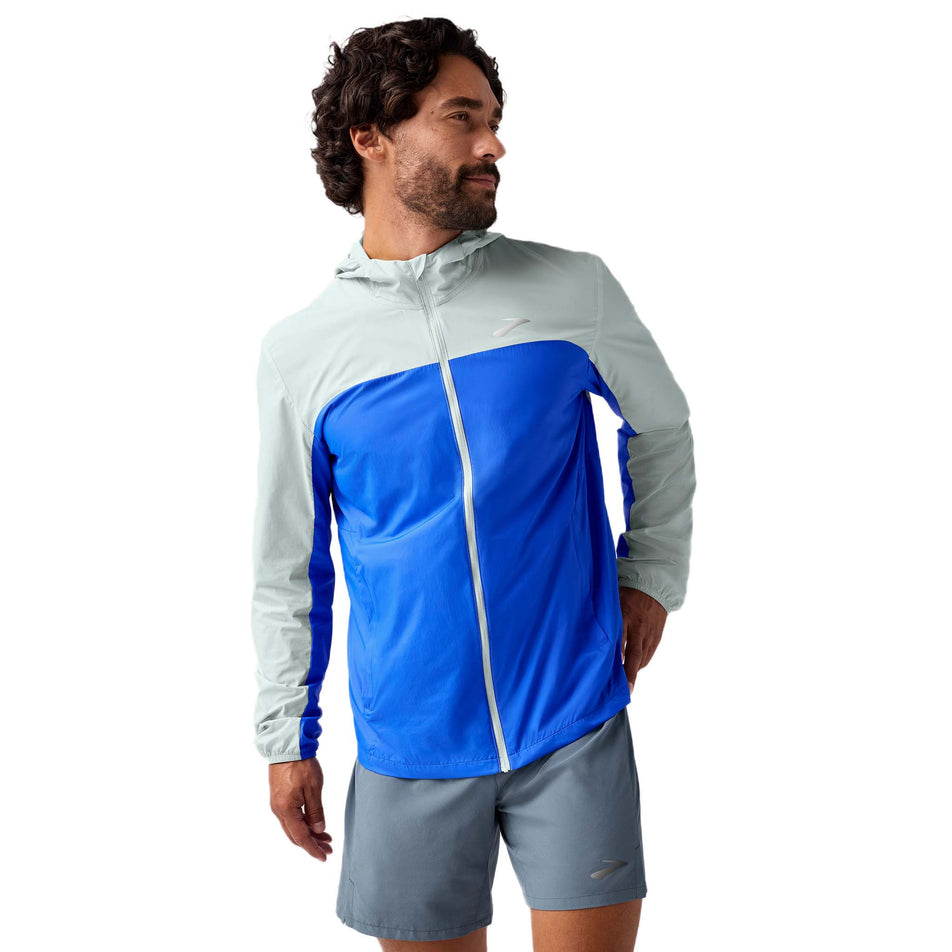 Front view of a model wearing the Brooks Men's Canopy Jacket 2.0 in the Neo Blue/Storm colourway. (8718746484898)