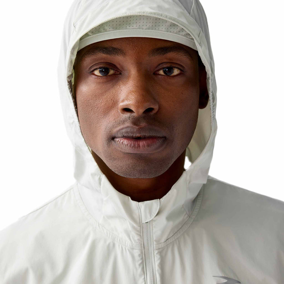 Front view of a model wearing the Brooks Men's Canopy Jacket 2.0 in the Neo Blue/Storm colourway. (8718746484898)