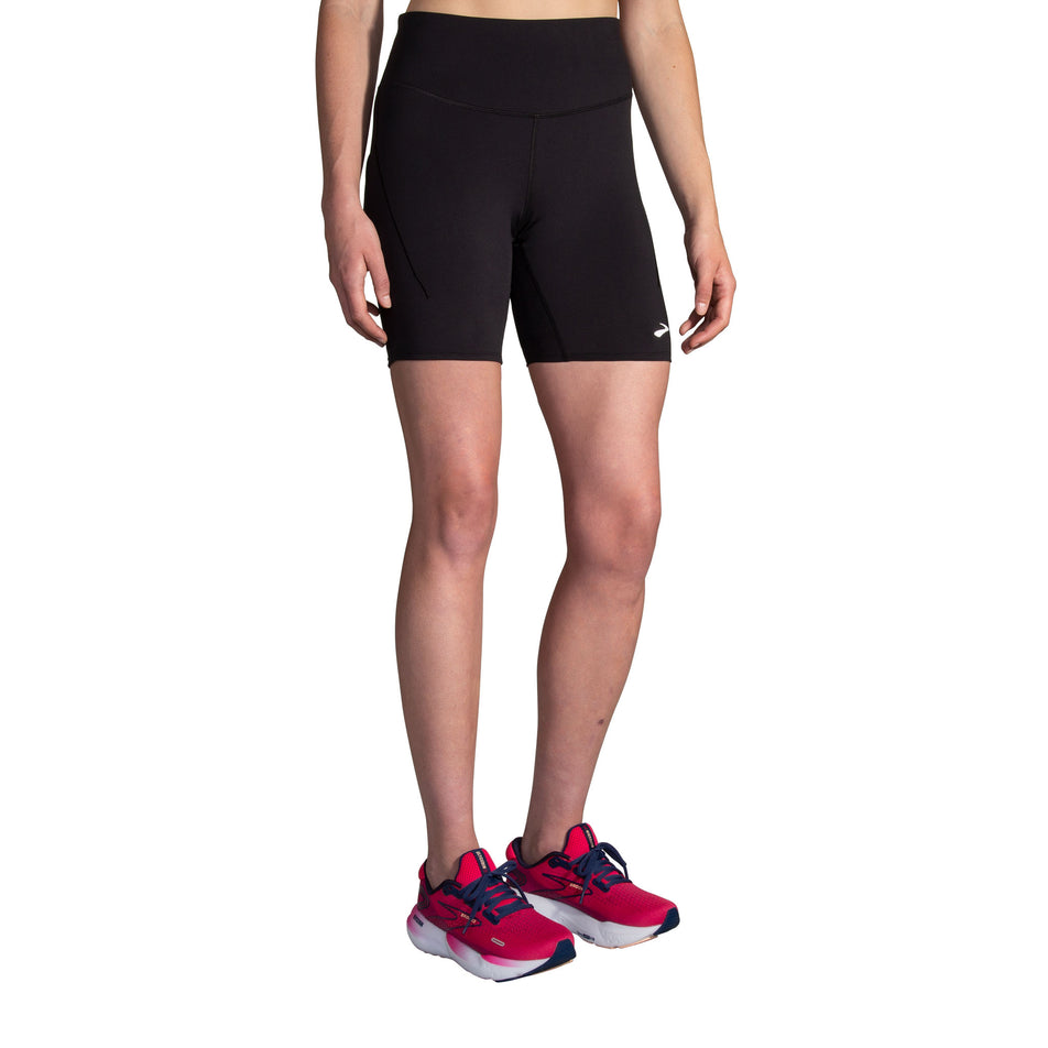 Front view of a model wearing the Brooks Women's Spark 8