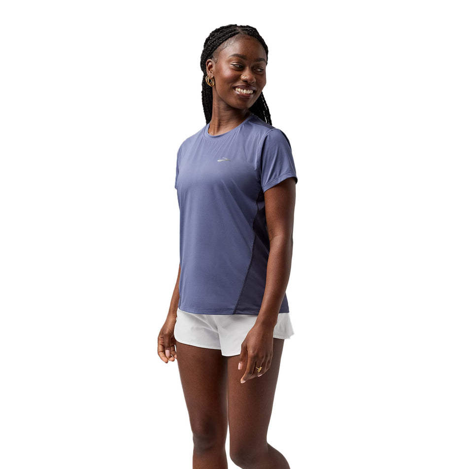 Front view of a model wearing the Brooks Women's Sprint Free Short Sleeve 3.0 in the Nightshadow/Dk Nightshadow colourway. (8718905606306)