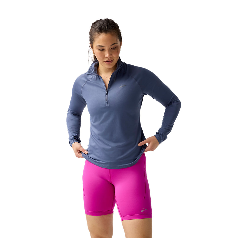 Front view of a model wearing the Brooks Women's Dash 1/2 Zip 3.0 in the Nightshadow colourway. (8718892826786)