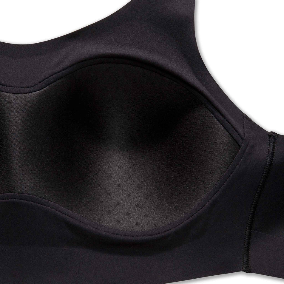 Close-up view of the inner side of a built-in cup in a Brooks Women's Scoopback 2.0 Sports Bra in the Black colourway. (8636841099426)