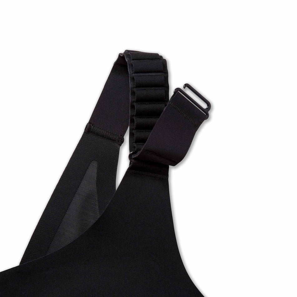 Close-up of an adjustable strap on the front of a Brooks Women's Scoopback 2.0 Sports Bra in the Black colourway. (8636841099426)