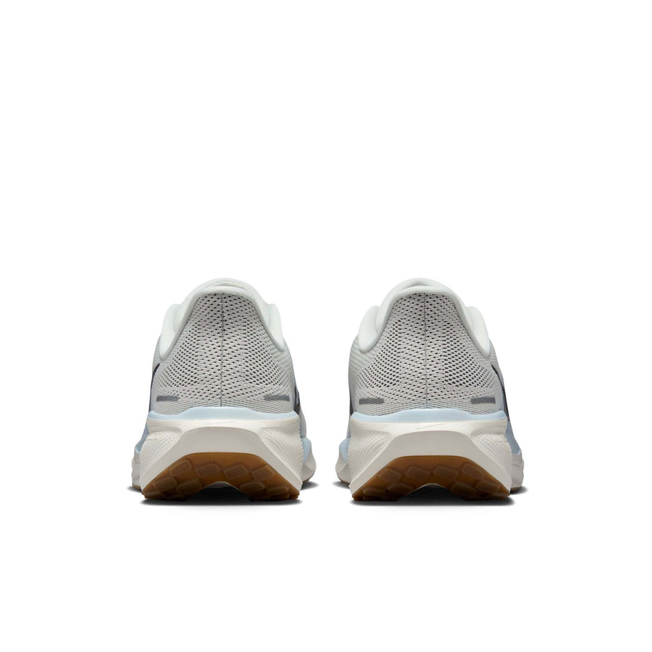 The back of a pair of Nike Men's Pegasus 41 Road Running Shoes in the Sail/Anthracite-Blue Tint-Wolf Grey colourway. (8613912969378)