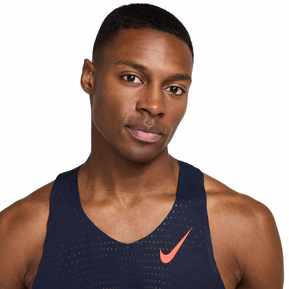 Front view of a model wearing the Nike Men's AeroSwift Dri-FIT ADV Running Singlet in the Obsidian/Bright Crimson colourway. (8574129176738)