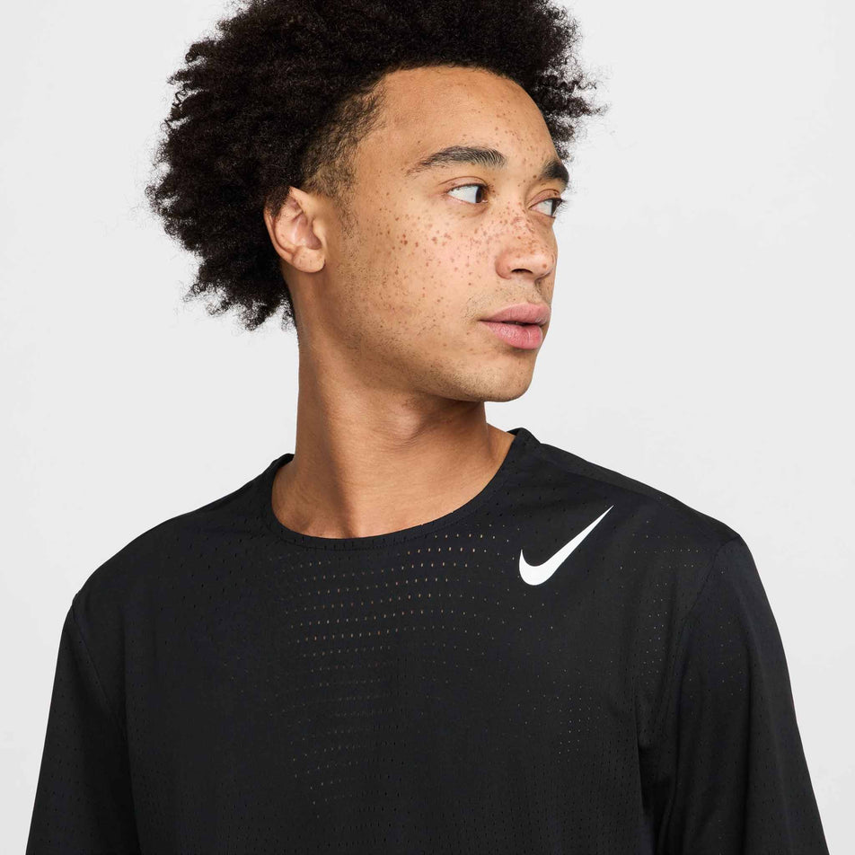Close up view of the chest area on the Nike Men's AeroSwift Dri-FIT ADV Short-Sleeve Running Top in the Black/Summit White colourway. (8560399810722)