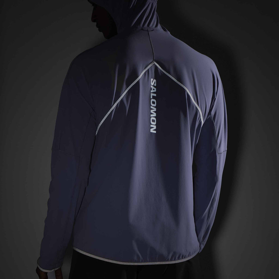 The reflective graphics on the back of the Salomon Men's Sense Aero Hybrid Midlayer Jacket with Hood in the Blue Granite colourway. (8575574245538)