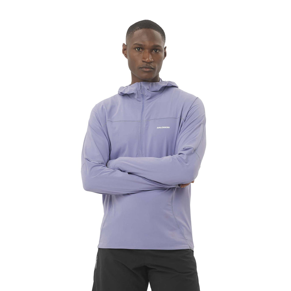 Front view of a model wearing the Salomon Men's Sense Aero Hybrid Midlayer Jacket with Hood in the Blue Granite colourway. (8575574245538)