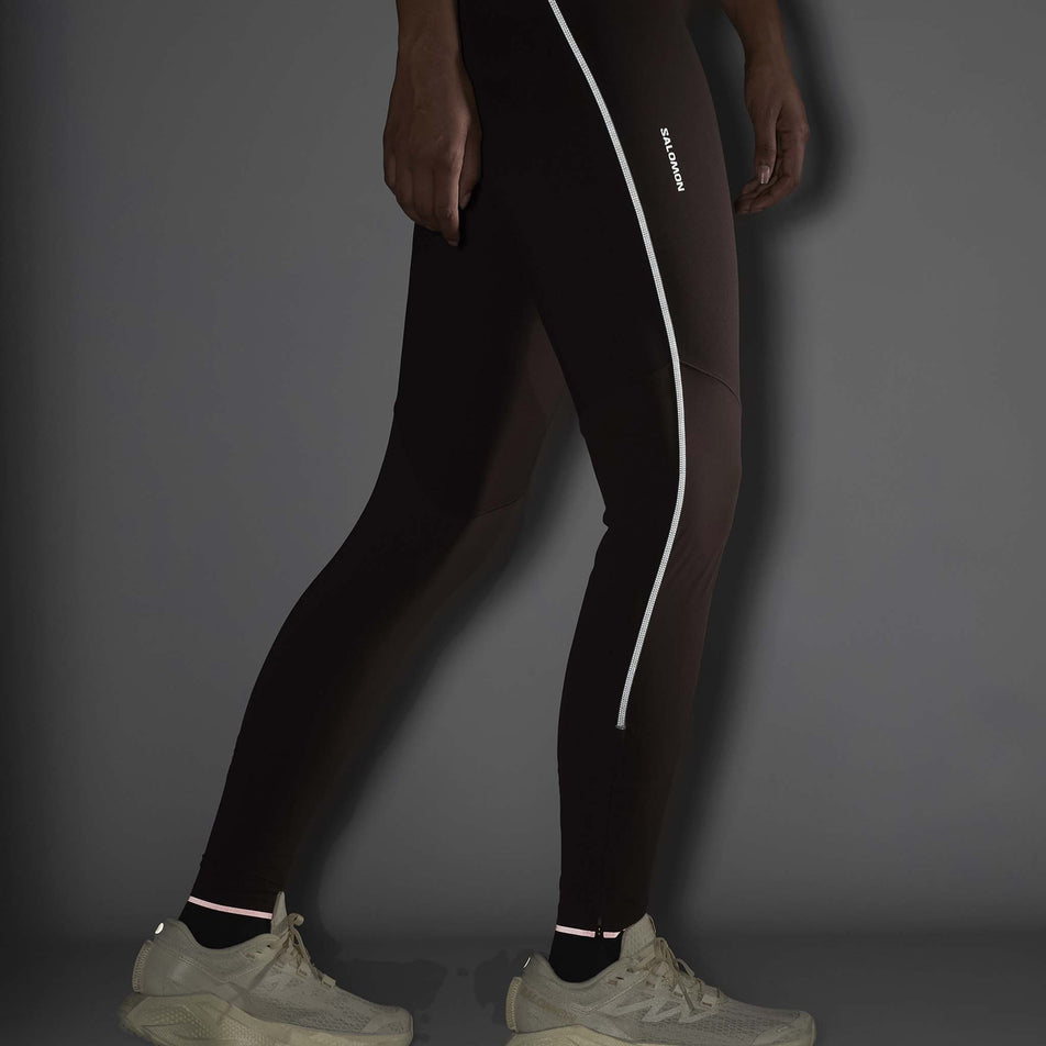 The reflective graphics on the Salomon Women's Sense Aero Stow Tights in the Coffee Bean colourway. (8574546084002)