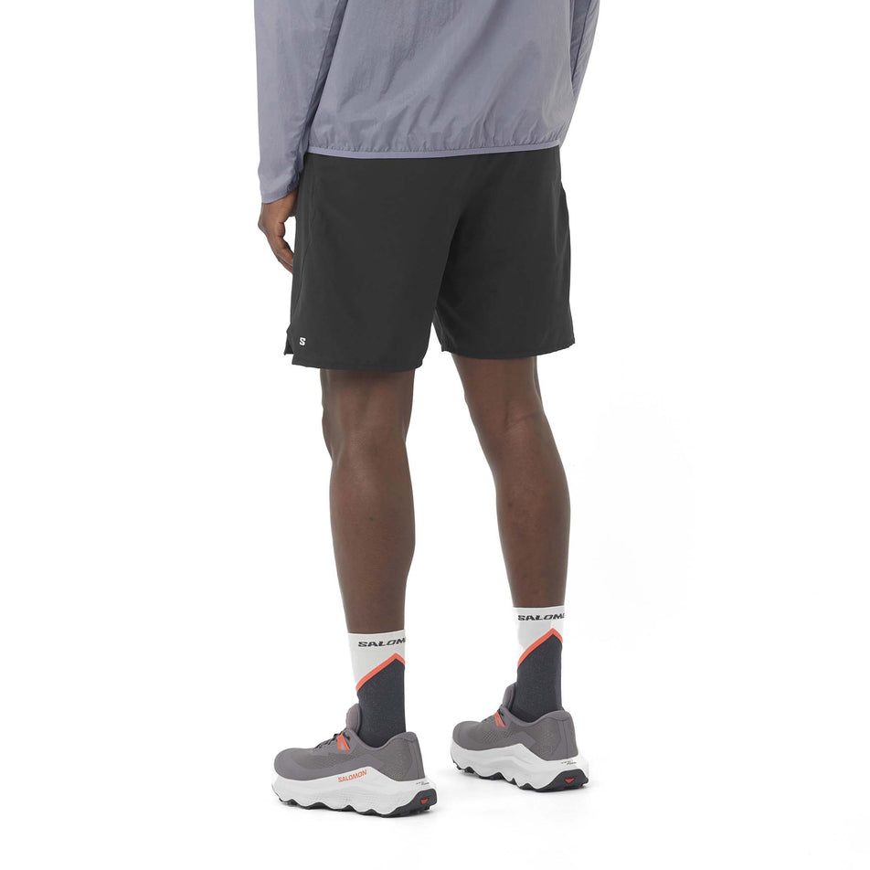 Back view of a model wearing the Salomon Men's SHKout Core 2in1 7