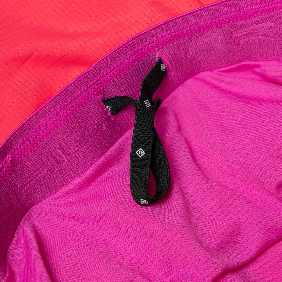 The drawcord on the Ronhill Women's Tech Race Short in the Sunset/Razzmatazz colourway. (8583360315554)