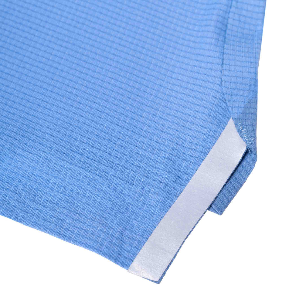 Reflective strip and side split on the side of the Ronhill Women's Tech Race Vest in the Island/Tidal colourway. (8563582402722)