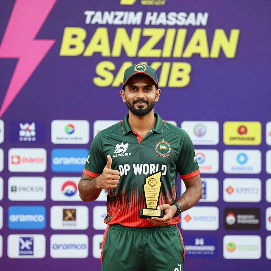 রাওয়ালপিন্ডির ট্রফি নয়, আসল গল্প ছয় সপ্তাহের ক্যালেন্ডার: পাকিস্তান-শ্রীলঙ্কা সিরিজের ভেতরের ছবি